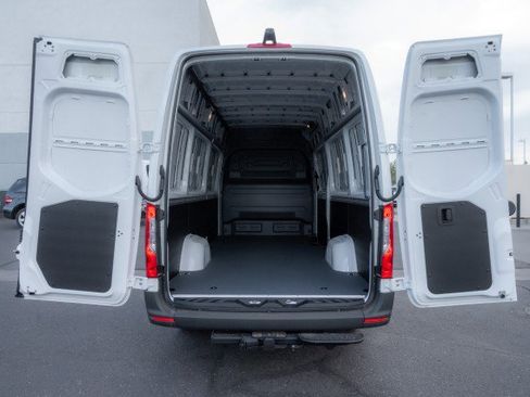 New 2025 Mercedes-Benz Sprinter 2500 image 9