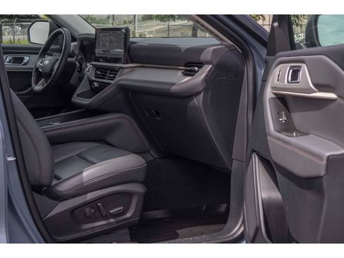 Used 2025 Ford Explorer Active w/ Active Comfort Package AWD/4WD image 10