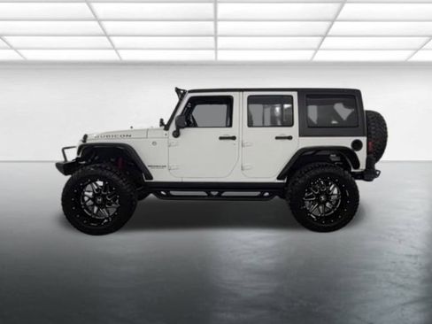 Used 2016 Jeep Wrangler Unlimited Rubicon w/ Connectivity Group AWD/4WD image 5