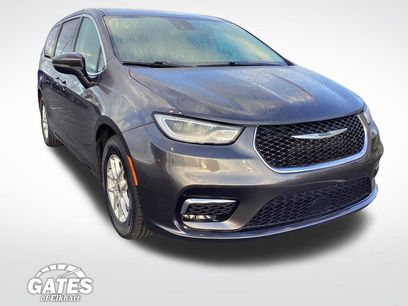 Used 2023 Chrysler Pacifica Touring-L