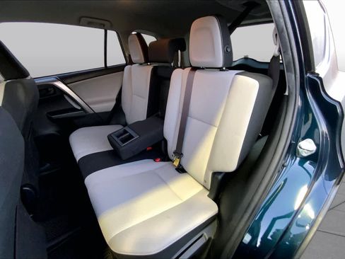 Used 2018 Toyota RAV4 LE AWD/4WD image 28