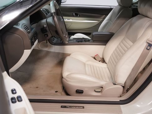 Used 2005 Ford Thunderbird 50th Anniversary RWD image 30