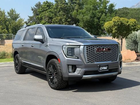Used 2021 GMC Yukon XL Denali w/ Denali Premium Package AWD/4WD image 1