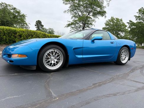 Used 1998 Chevrolet Corvette Coupe RWD image 2