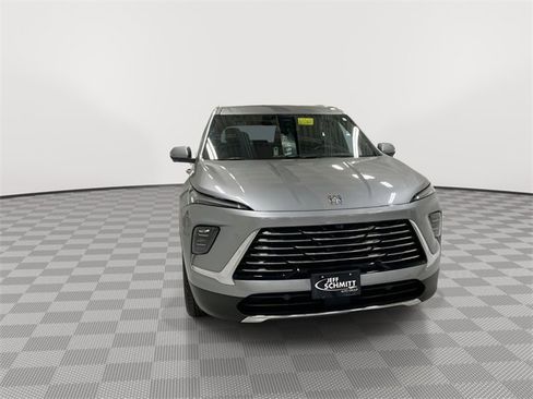 Certified 2025 Buick Enclave Preferred image 3