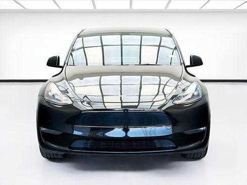 Used 2024 Tesla Model Y Long Range AWD/4WD image 2