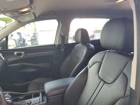 Certified 2023 Kia Sorento S FWD image 16