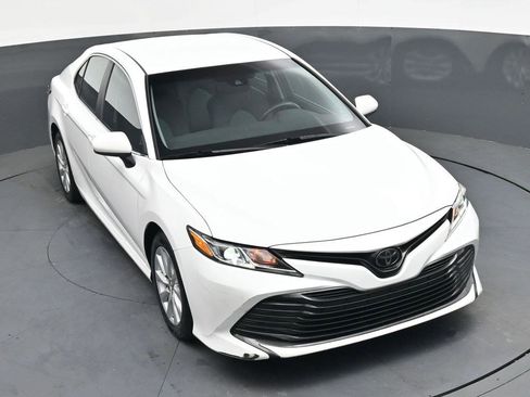 Used 2018 Toyota Camry LE FWD image 23