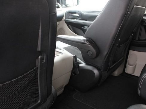 Used 2019 Dodge Grand Caravan SXT FWD image 20
