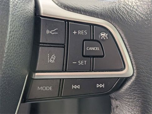 Used 2025 Toyota Sienna XLE image 17