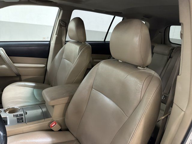 Used 2011 Toyota Highlander SE w/ Tow Pkg AWD/4WD image 5