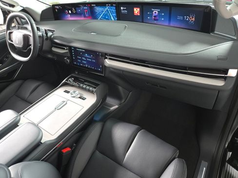 New 2026 Lincoln Navigator L Premier AWD/4WD image 21