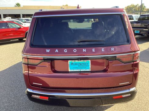 Used 2022 Jeep Wagoneer Series III w/ Flexible Seating Group image 4