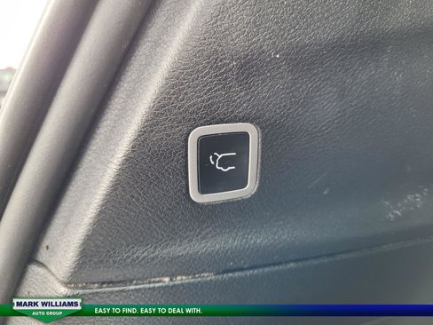 Used 2023 Chrysler Pacifica Touring-L w/ S Appearance Package image 31