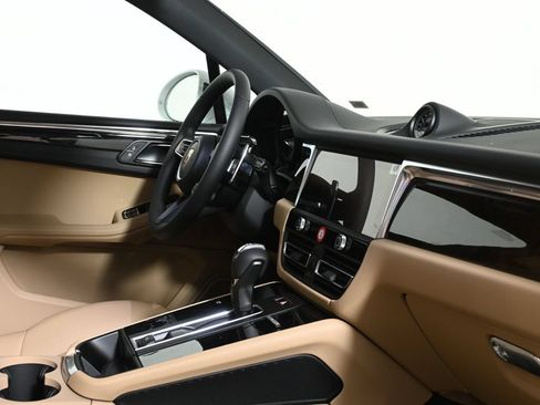Used 2026 Porsche Macan S AWD/4WD image 39