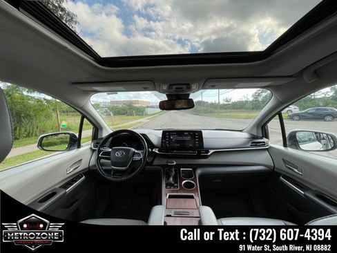Used 2021 Toyota Sienna XLE FWD image 19