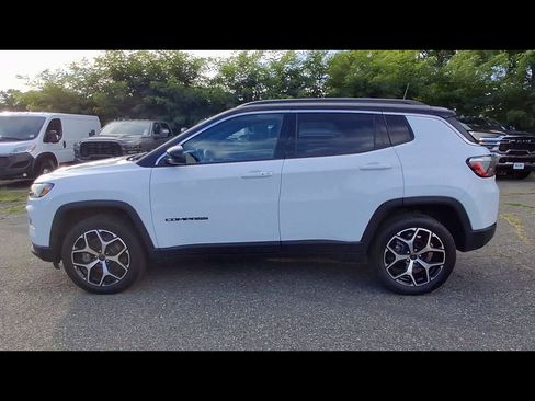 Certified 2025 Jeep Compass Limited AWD/4WD image 5
