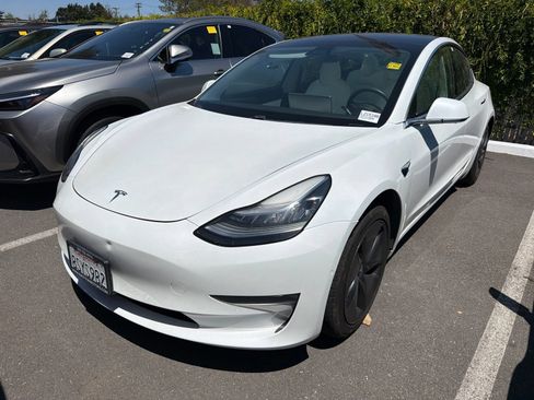 Used 2020 Tesla Model 3 Standard Range Plus RWD image 3