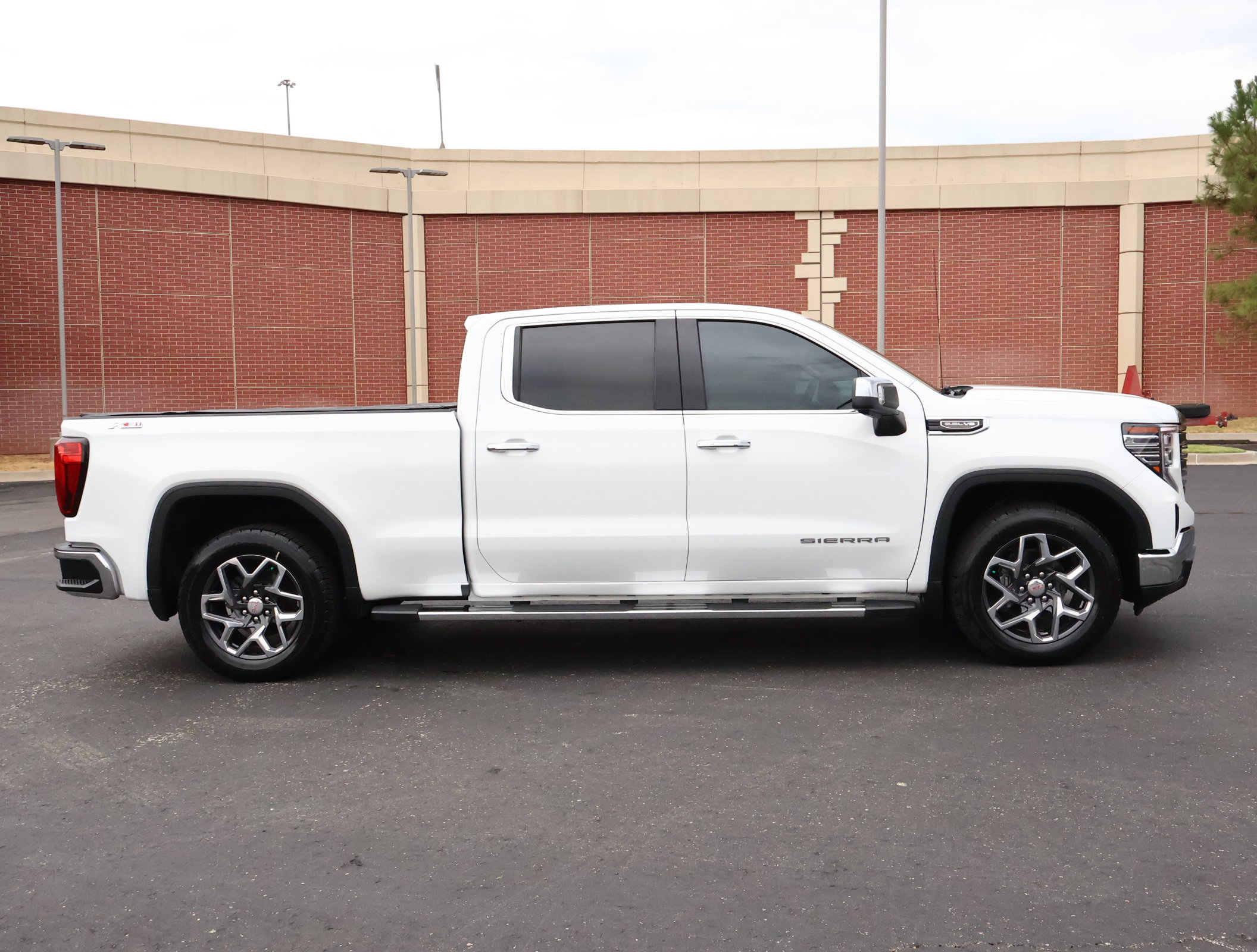 Used 2023 GMC Sierra 1500 SLT w/ SLT Premium Package AWD/4WD image 39