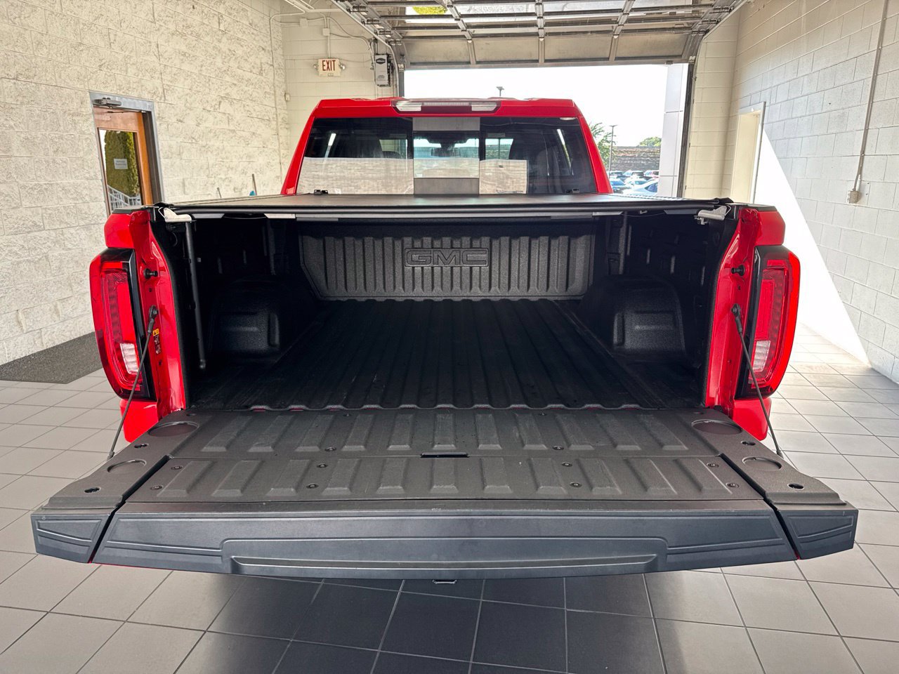 Used 2020 GMC Sierra 1500 SLT w/ SLT Premium Plus Package AWD/4WD image 10