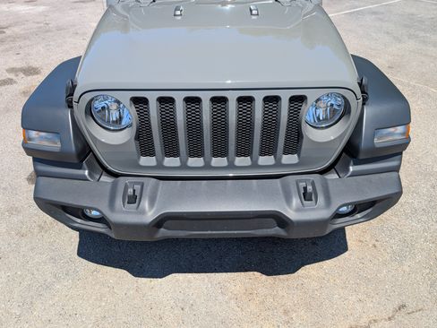 Used 2023 Jeep Wrangler Unlimited Sport AWD/4WD image 12