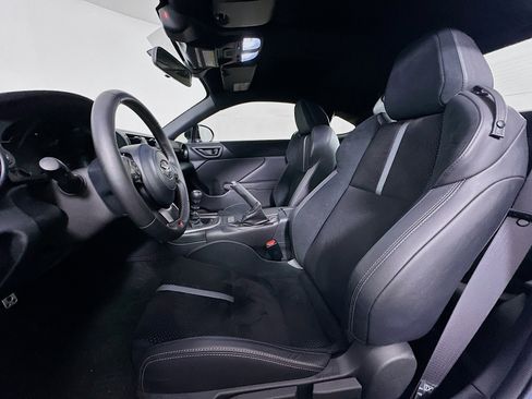 Used 2024 Toyota GR86 Premium image 13