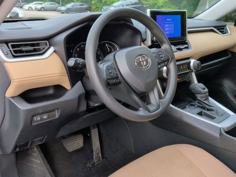 Used 2023 Toyota RAV4 LE FWD image 13