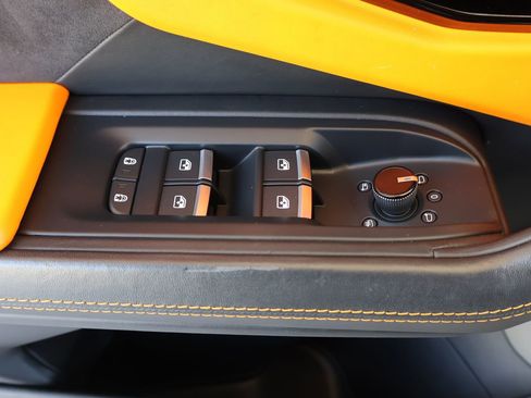 Used 2022 Lamborghini Urus AWD/4WD image 10