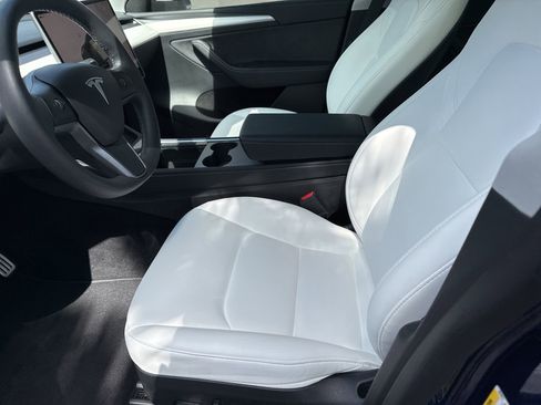 Used 2023 Tesla Model Y Performance AWD/4WD image 27