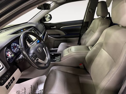 Used 2017 Toyota Highlander Limited Platinum image 14