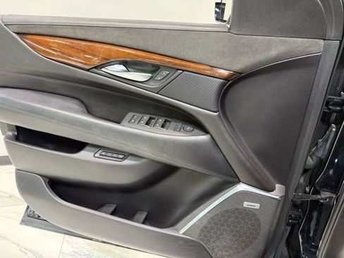 Used 2017 Cadillac Escalade Premium Luxury image 10