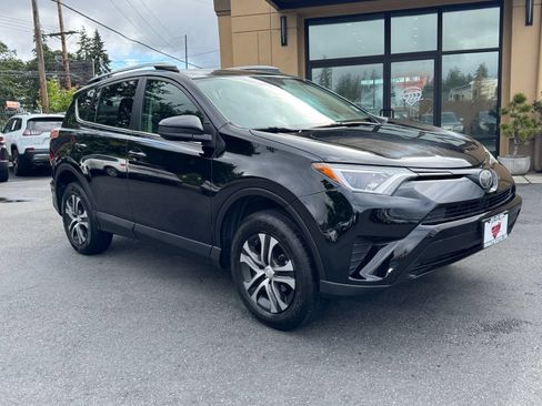 Used 2018 Toyota RAV4 LE w/ Carpet Mat Package FWD image 2