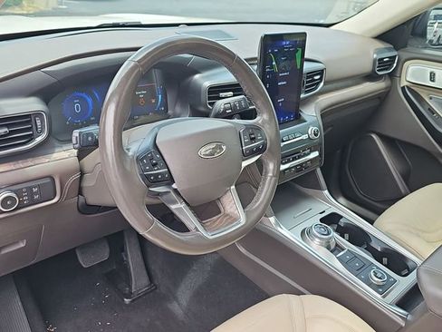 Certified 2020 Ford Explorer Platinum w/ Premium Technology Package AWD/4WD image 17