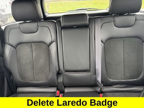 Used 2025 Jeep Grand Cherokee Altitude AWD/4WD image 16