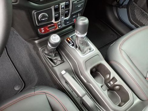 New 2025 Jeep Gladiator Rubicon w/ Convenience Group image 27