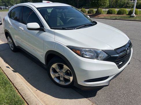 Used 2017 Honda HR-V LX image 4
