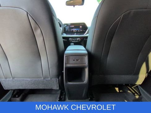 Certified 2025 Chevrolet Trax LT w/ LT Convenience Package FWD image 21