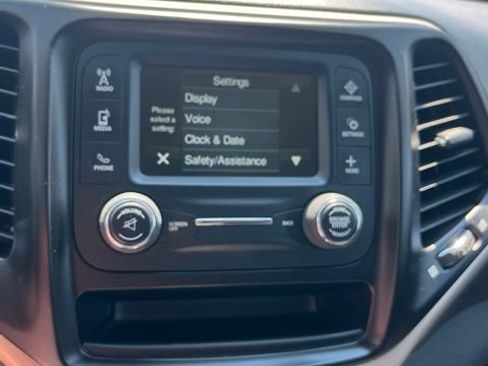 Used 2018 Jeep Cherokee Latitude AWD/4WD image 43