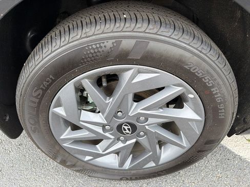 Used 2026 Hyundai Elantra Hybrid FWD image 17