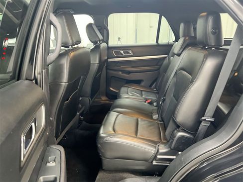 Used 2018 Ford Explorer XLT w/ Equipment Group 202A image 22