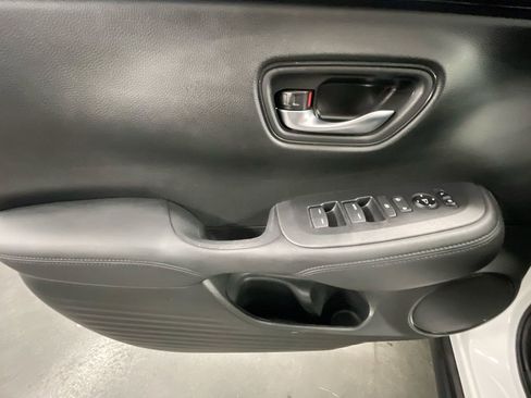 Used 2025 Honda HR-V LX image 20