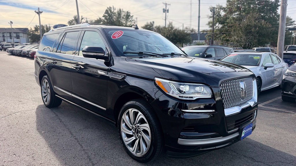 Used 2023 Lincoln Navigator L Reserve AWD/4WD image 10