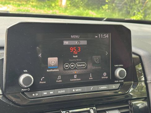 Used 2025 Nissan Pathfinder SV FWD image 19