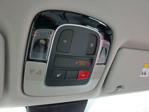 Used 2025 Hyundai Tucson SE AWD/4WD image 32