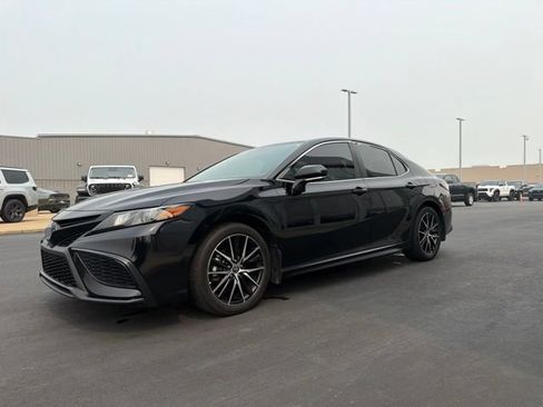 Used 2024 Toyota Camry SE w/ Cold Weather Package FWD image 3