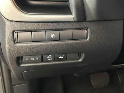 Certified 2026 Nissan Rogue SV AWD/4WD image 19