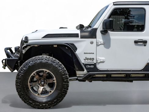 Used 2018 Jeep Wrangler Unlimited Sahara image 10
