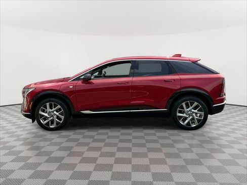 Used 2025 Cadillac Optiq Luxury 1 w/ LPO, Floor Liner Package AWD/4WD image 4