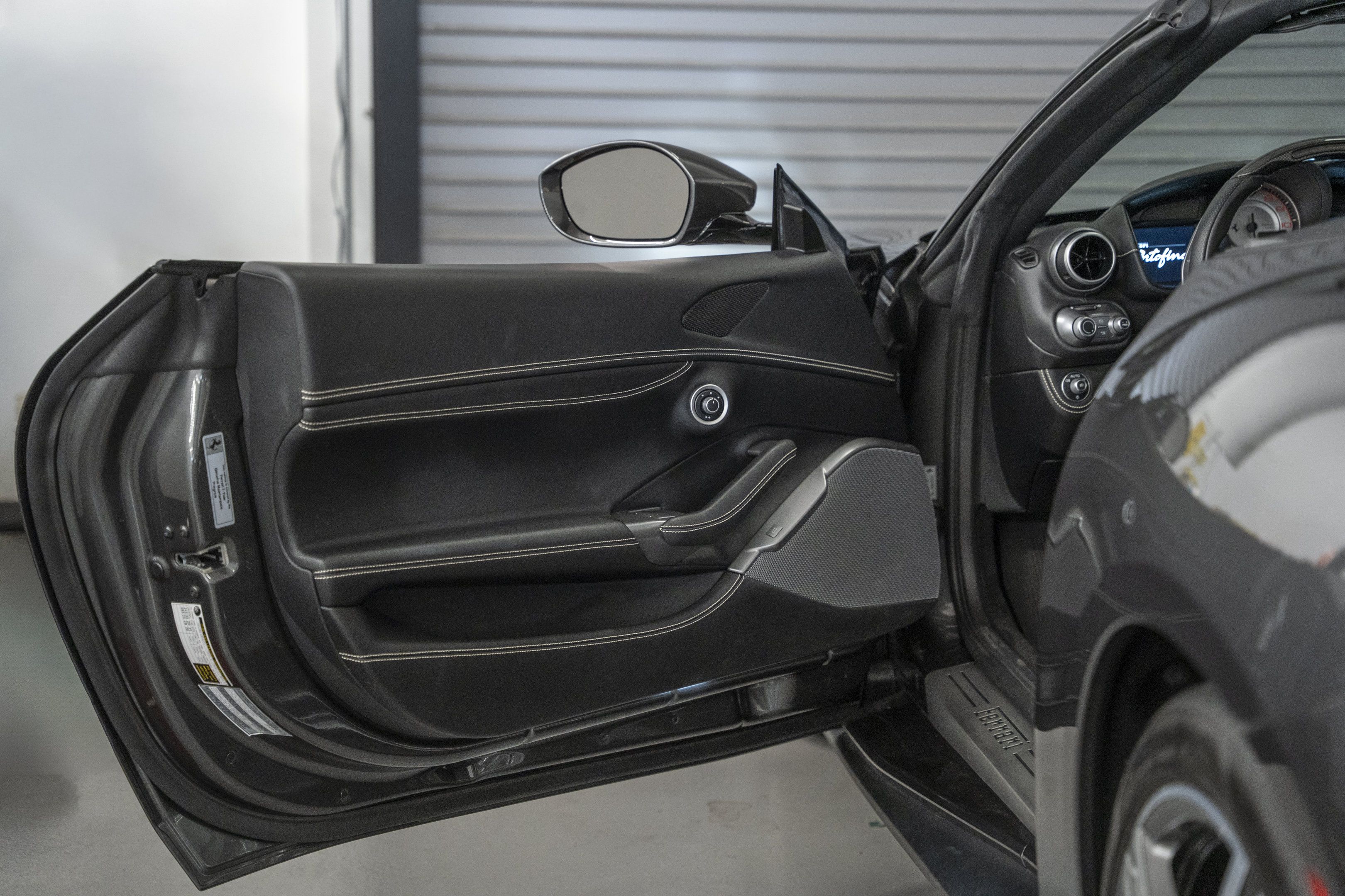 Used 2020 Ferrari Portofino RWD image 25