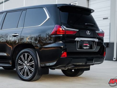 Used 2021 Lexus LX 570 4WD w/ Luxury Package image 39